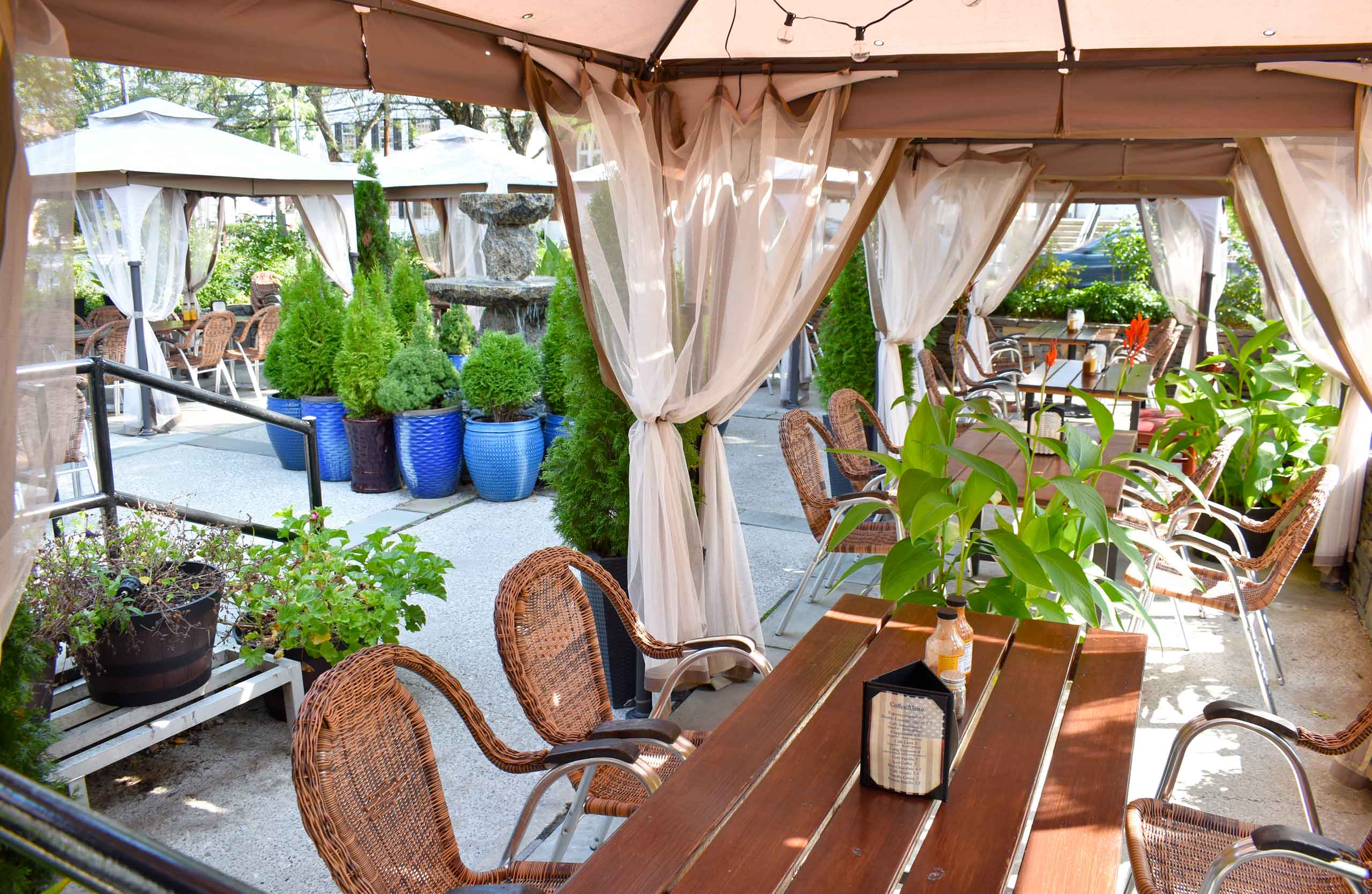 Smoky Rock BBQ outdoor patio and garden seating